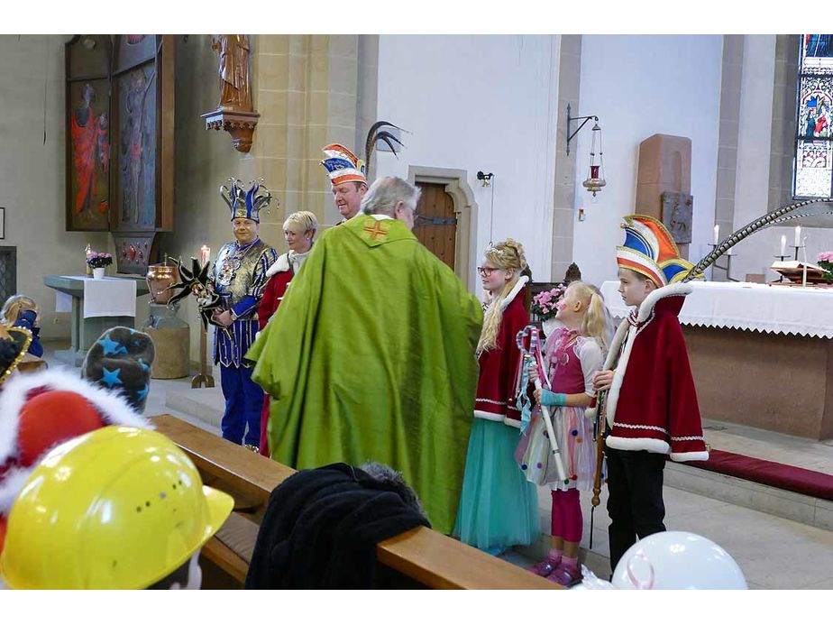 Naumburger Prinzenpaare mit Hofnarren besuchen den Kindergottesdienst (Foto: Karl-Franz Thiede)